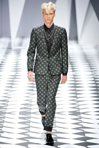 Look 43